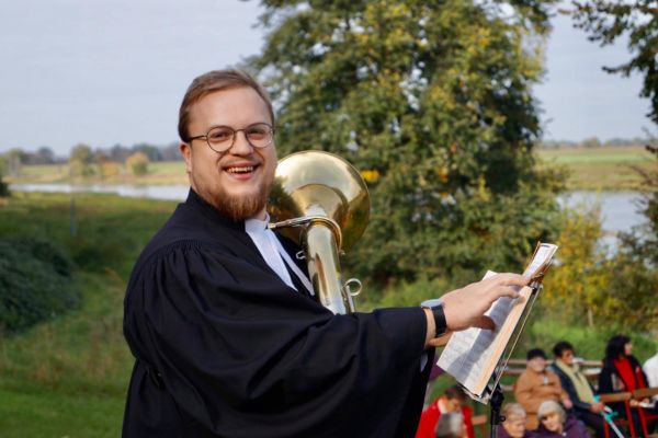 robert51E7686F9-299F-C025-EDB7-6CD292096009.jpg